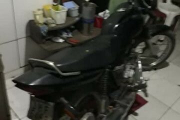 Motocicleta recuperada em Carinhanha. Foto: Edgar.