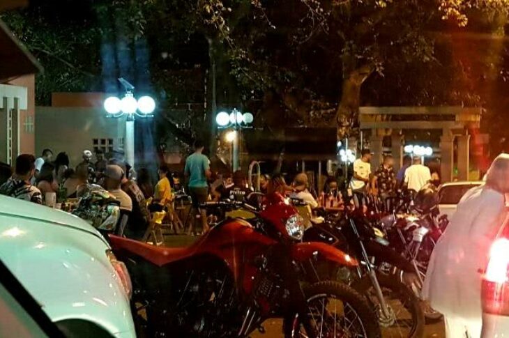 Bares e restaurantes lotados em Caetité, na noite de sábado (29). Foto: reprodução Radar -030