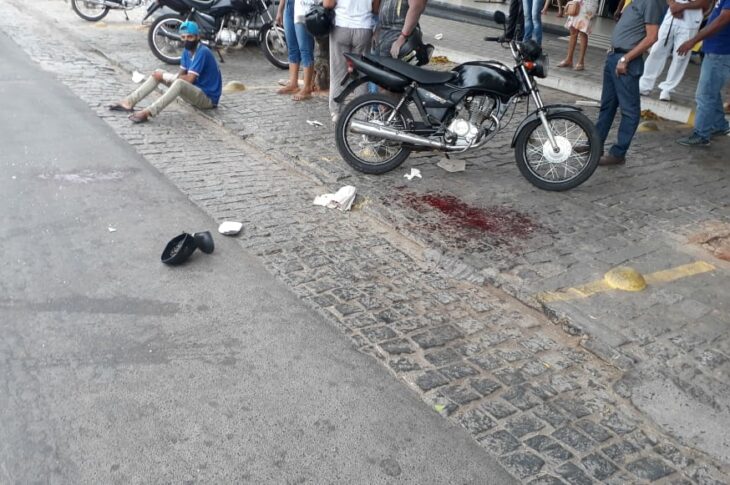 Acidente envolvendo moto e carro em Guanambi, na tarde de quinta-feira (6). Foto: SMTRAN.