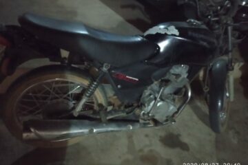 Motocicleta é recuperada pela Polícia Militar de Candiba recupera moto furtada em Sebastião Laranjeiras. Foto: reprodução PM