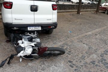 Acidente entre carro e moto em Guanambi. Foto: SMTRAN.