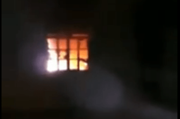 Posto policial incendiado na zona rural de Bom Jesus da Lapa. Foto: reprodução rede social.