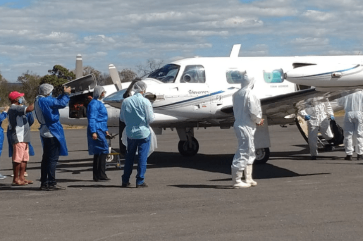 Transferência de paciente com Covid de São Félix do Coribe para Vitória da Conquista. Foto: reprodução Secretária de Saúde.