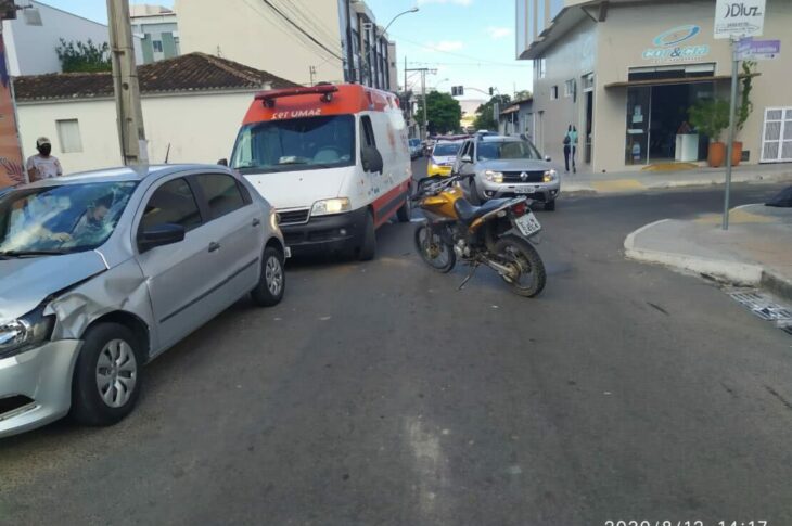 Acidente envolvendo carro e moto em Guanambi. Foto: SMTRAN.