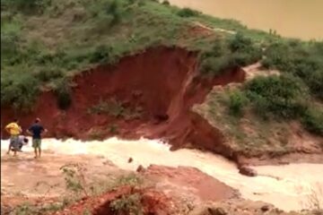 A barragem rompeu nos municípios de Anagé e Vitória da Conquista. Foto: reprodução G1.
