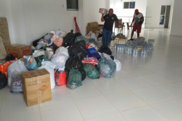 Alimentos arrecadados no comércio local de Guanambi. Foto: PC.