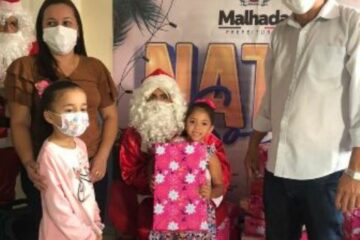 Entrega de brinquedos em Malhada, pelo prefeito Gimmy. Foto: ASCOM.