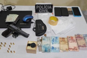 Polícia cumpre mandados em Santana. Foto: PC.