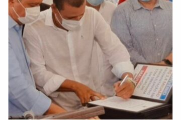 Assinatura de convênio para o município de Malhada. Foto: ASCOM.