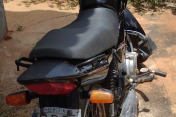 Moto apreendida em Caculé. Foto: PM.