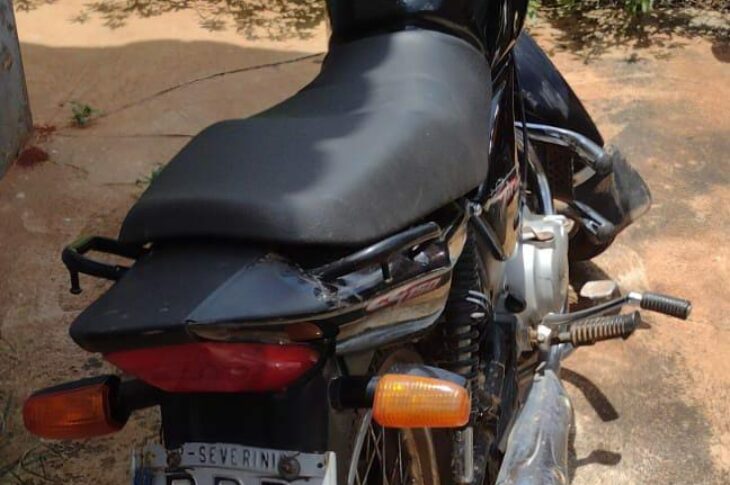 Moto apreendida em Caculé. Foto: PM.