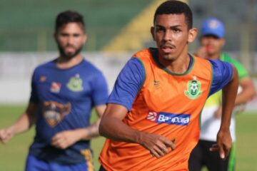 Guilherme Rodrigues Silva assina contrato com o Paragominas , no Pará. Foto: Almir Santos.