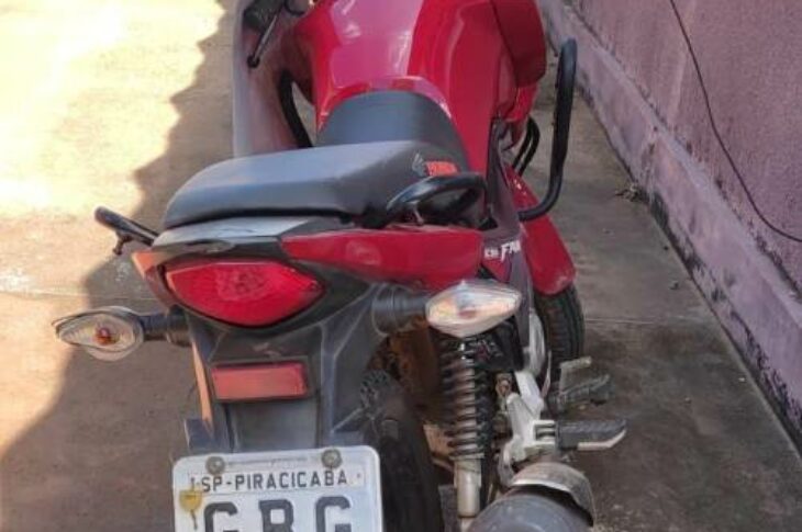 Moto recuperada pela PM em Tanque Novo. foto: PM.