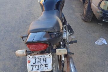 Moto furtada em Sebastião Laranjeiras é localizada em Malhada. Foto: PM.