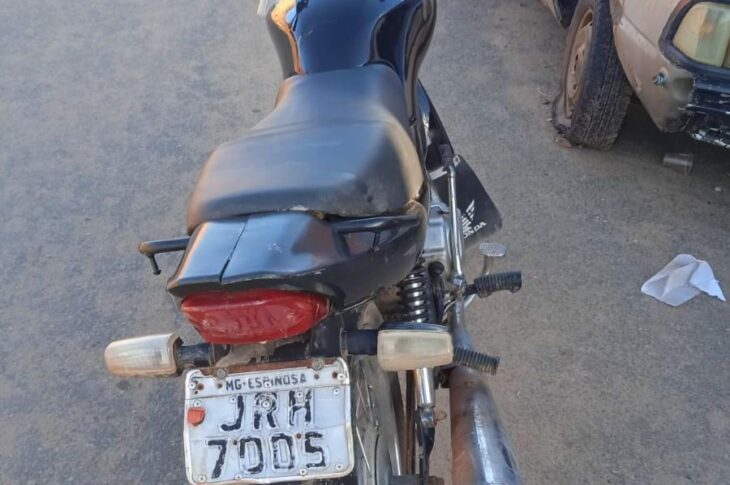 Moto furtada em Sebastião Laranjeiras é localizada em Malhada. Foto: PM.