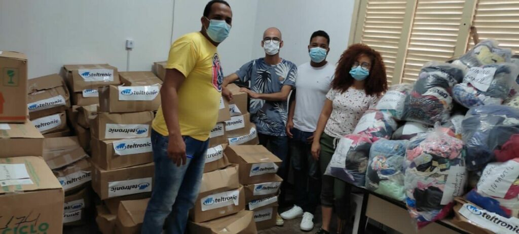 Carinahnha recebe doação. Foto: Prefeitura de Carinahnha.