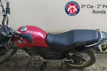 Moto apreendida por direção perigosa. Foto: PM.