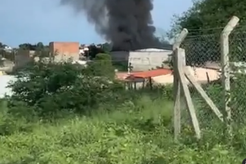 Incêndio consome galpão em Bom Jesus da Lapa. Foto: rede social.