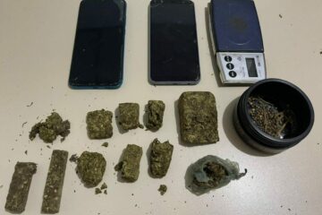 A droga foi apreendida no interior de um bar, em Igaporã, na noite de terça-feira (11). Foto:PM.