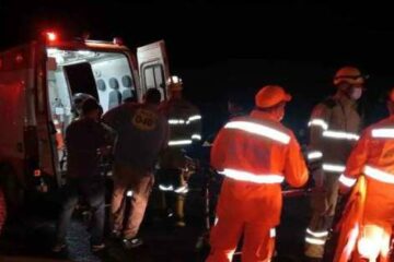 Ônibus tomba em Montes Claros. Foto: Corpo de Bombeiros.