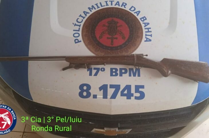 Arma apreendida após denúncia de violência doméstica. Foto:PM.