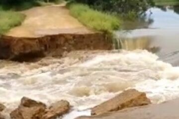 Barragem se rompe em Carinhanha. Foto: reprodução rede social.