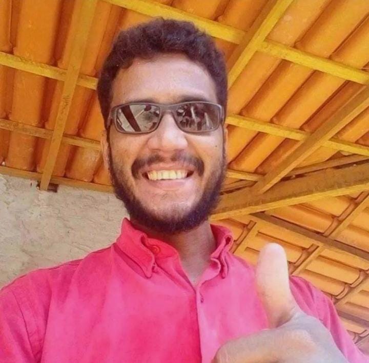 Tayrone de Almeida Dias foi esfaqueado por volta das 19h15, no sábado (5). Foto: perfil pessoal.