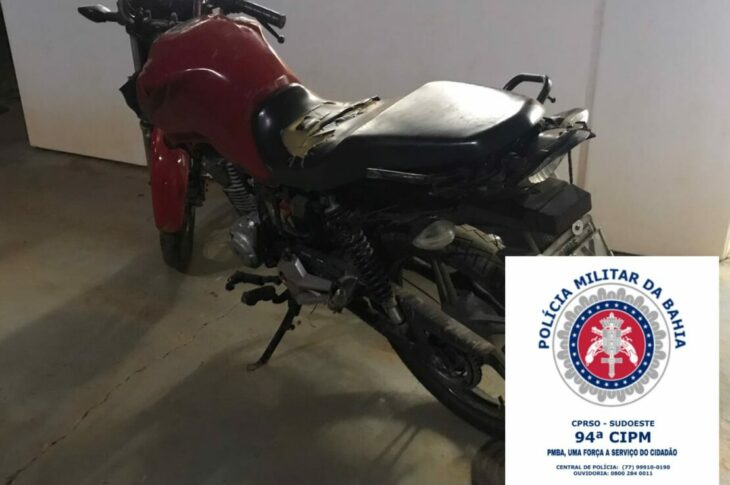 Moto é apreendida com homem em Caetité. Foto: PM.