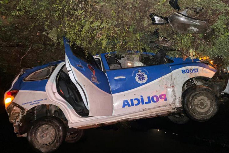 Delegado de Brumado capota viatura após perder direção na BR-030.Foto: Achei Sudoeste