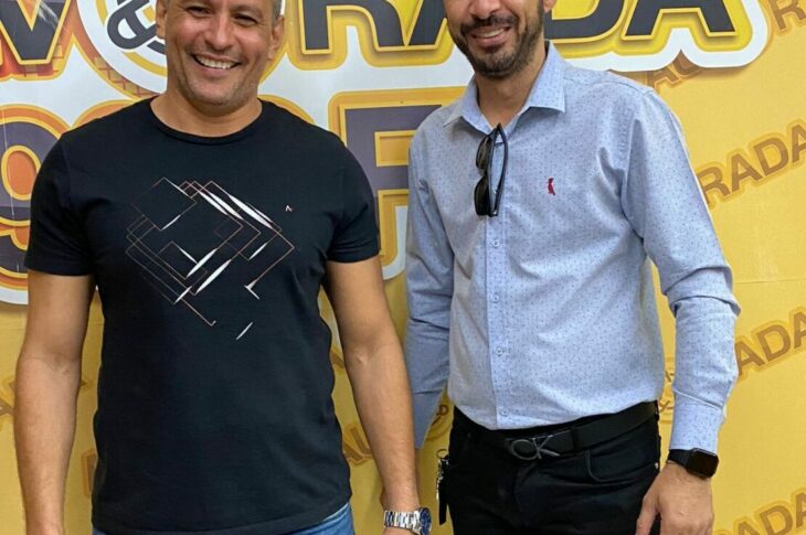 Nal sendo entrevistado por Ronny Martins, na manhã desta sexta-feira (11). Foto: Eder Oliveira.