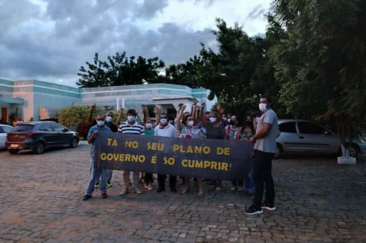 Professores da rede municipal de ensino protestam em Sebastião Laranjeiras. Foto: divulgação.