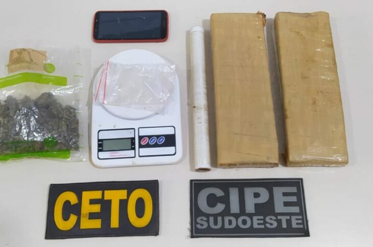 O suspeito de tráfico foi preso na noite de domingo (13), em Guanambi. Foto: PM.