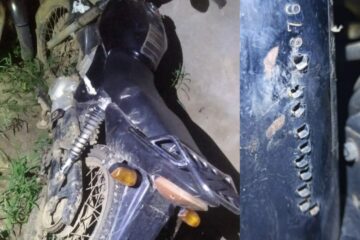 PM apreende moto suspeita de roubo. Foto: PM.