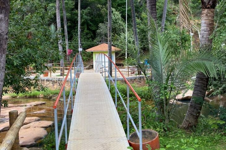 Ponte de acesso aos pontos de lazer.