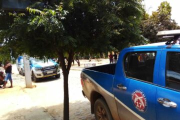 Viaturas no local do suicídio. Foto: PM.