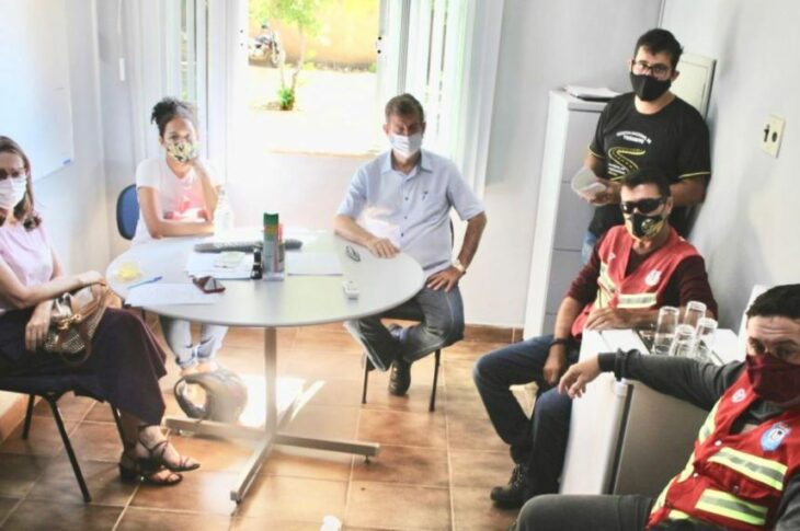 Reunião com secretários e categoria. Foto: reprodução ASCOM.