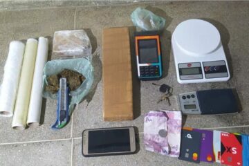 Dupla é presa com maconha em Guanambi. Foto:PM.