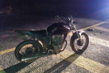 Moto envolvida no acidente na BA-161,em Carinhanha. Foto:PM.