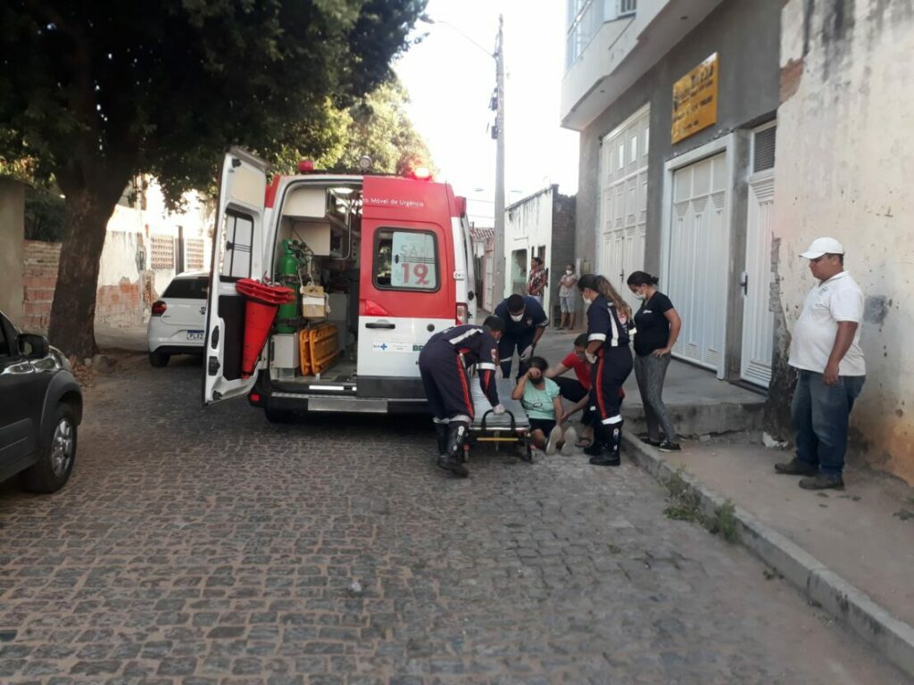 Idosa atingida por tampa de caminhão. Foto: reprodução SMTRAN