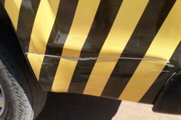 Reboque se solta de moto e atinge viatura da Superintendência de Trânsito. Foto: reprodução SMTRAN.