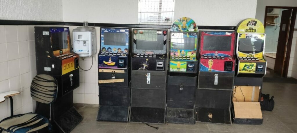 Máquinas apreendidas em Guanambi. Foto: PM.