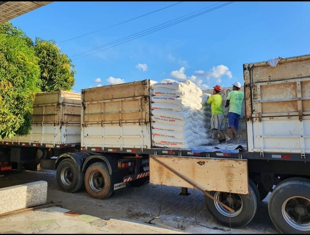 Carga de trigo recuperada em Carinhanha. Foto: PM.