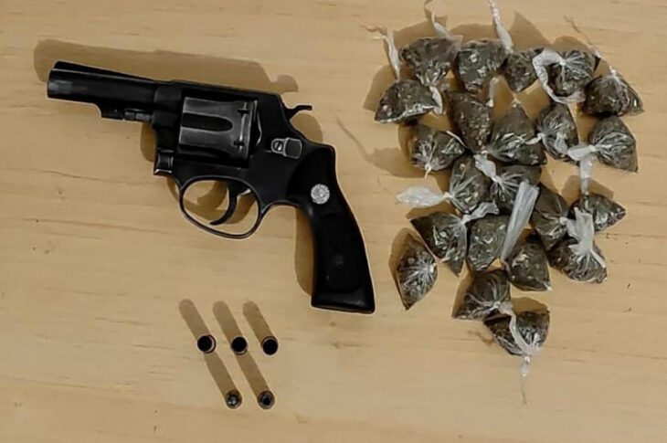 Arma apreendida em Livramento de Nossa Senhora. Foto: PM.
