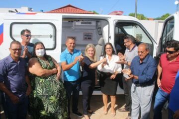 Entrega da ambulância em Iuiu. Foto: ASCOM.