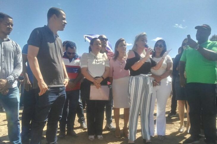 Prefeito de Malhada assina ordem de serviço para a construção de escola.