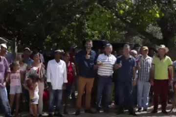 Pré-candidato Léo Visão e deputado Charles Fernandes participam de reunião em Jaborandi. Foto: reprodução.