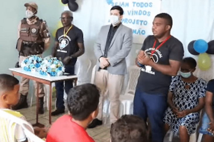 Visita do Juiz Carinhanha visita na ONG Mão Amiga. Foto: reprodução Alerta Bahia.