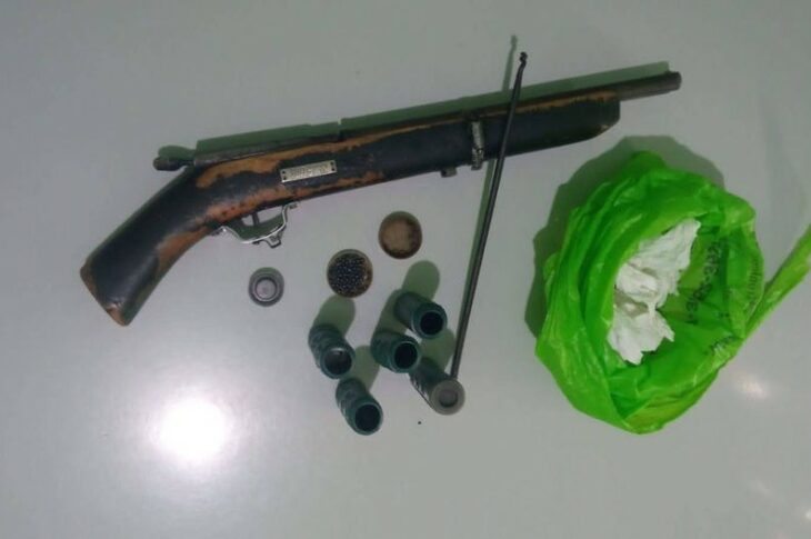 Espingarda apreendida em Malhada. Foto: PC.