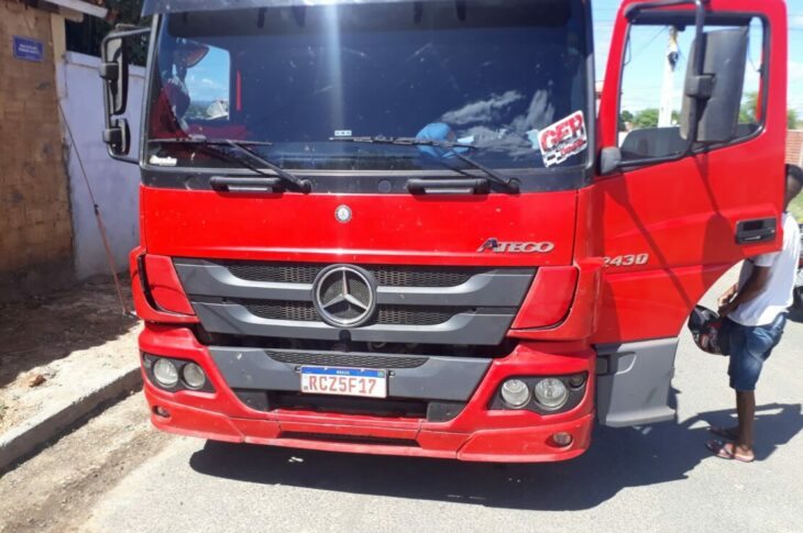 Mãe e filha atropeladas por caminhão. Foto: SMTran