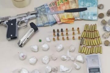 Material apreendido em Guanambi. Foto: PM.